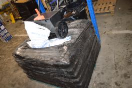 *Pallet of ~40x 25kg of Bags Rock Salt, and a Rock Salt Spreader