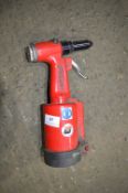 *TU Pneumatic Rivet Gun