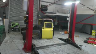 *5000kg U-T50E Two Post Vehicle Lift