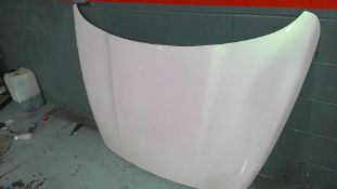 *White Pearlescent Vehicle Bonnet (unknown vehicle)