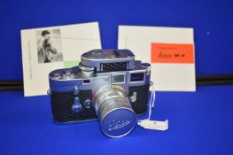 Leica M3B 1088949 1956 Camera with Summicron 1:2/50 Lens