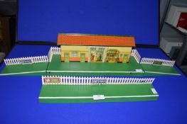 Hornby O Gauge Tinplate Station and Platform