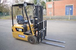 *CAT 15 Electric Forklift 2J15A40 Max Lift: 1450kg with Charger