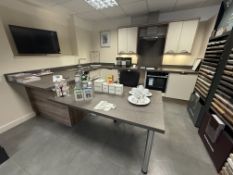 *Cream U-Shape Display Kitchen (3350mm 2570mm 2500mm)