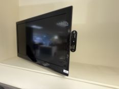 *LG 32” LE5900 TV with Remote Control, and Wall Mount