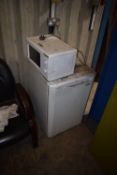 *240V Fridge & Microwave