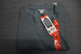 *Orvis Women’s Long Sleeve V-Neck Top Size: M