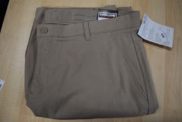 *Men’s Beige Shorts Size: 40