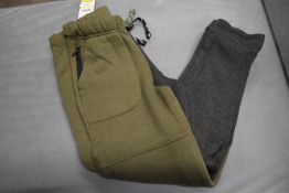 2x Kid’s Joggers Size: 7-8 years