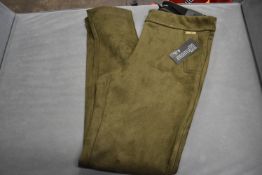 *Andrew Marc Women’s Olive Trousers Size: S