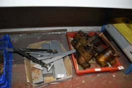 Quantity of Door Closers