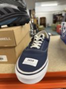 *Vans (Right Only) Shoes Size: 8