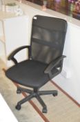*Mesh Back Gas-Lift Office Chair with Arms and Upholstered Seat