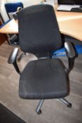 *Gas-Lift Swivel Office Chair
