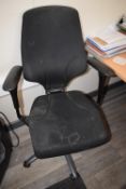 *Gas-Lift Swivel Office Chair