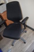 *Gas-Lift Swivel Office Chair
