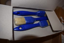 *Twenty 30mm Plastic Brushes