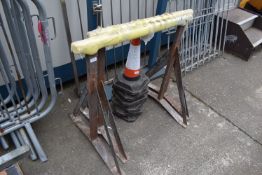 *Pair of Steel Trestles 90x87cm