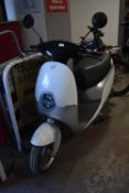 Ecooter Electric Scooter in White & Silver