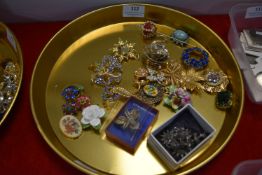 Vintage Costume Jewellery Brooches etc.
