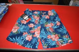 *Kirkland Men’s Blue Floral Shorts Size: M