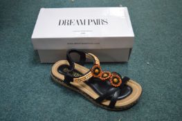 Lady’s Sandals Size: 4
