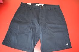 *Farah Men’s Shorts Size: 32