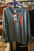 *Three Orvis Women’s Green V-Neck Sweatshirts Size: M