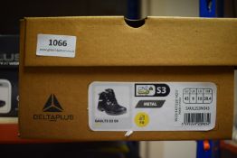 *Delta SAULT2 Safety Boots Size: 9