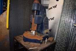 *Denbigh No.6 Fly Press on Stand