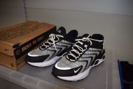 Nike Air Max TW Trainers Size: UK 8, Model: DQ3984-001