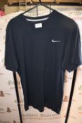 Nike Navy T-Shirt Size: M