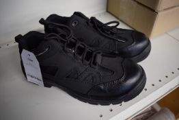 Contractor 72SM Black Safety Footwear Size: 9