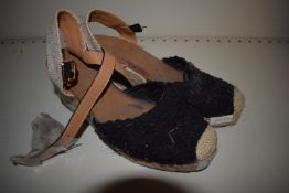 *Black & Cream Wedge Sandals Size: 38