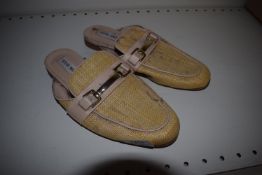 *Steve Madden Sandals Size: 7.5 (AF)