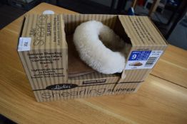 *Women’s Beige Shearling Slippers Size: 7