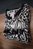 *DKNY Women’s 2pc Black & White Loungewear Set Size: XL