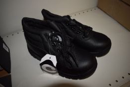 Contractor Black 100 Safety Footwear Size: 3