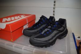 Nike Air Max 95 Trainers Size: UK 8, Model: FQ1235001