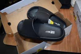 *32 Degrees Cool Black Cushion Slider Size: S