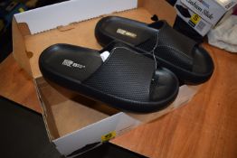 *32 Degrees Cool Black Cushion Slider Size: S