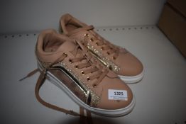 *Camel Pumps Size: 38