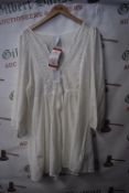 *Elle Broderie Anglaise White Smock Top Size: M