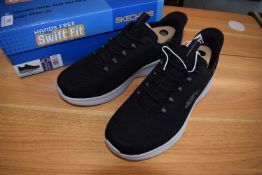 *Skechers Swift Fit Black & White Trainers Size: 9