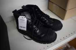 Contractor 72SM Safety Footwear Size: 8