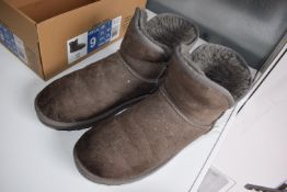 *Kirkland Women’s Shearling Boots Size: 7 (preworn)
