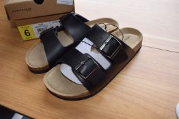 *Heritage 63 Women’s Black Slip Ons Size: 6 (preworn)