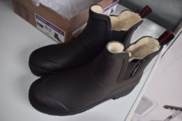 *Waterproof Women’s Black Fur Lined Waterproof Boots Size: 6 (preworn)