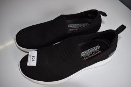 *Skechers Memory Foam Slip Ons Size: 6 (preworn)