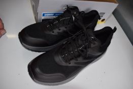 *Khombu Men’s Waterproof Hiker Shoes Size: 8 (preworn)